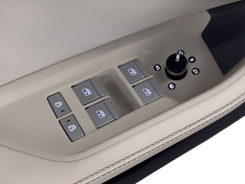 Used 2024 Audi Q8 e-tron Premium Plus w/ Premium Plus Package image 15