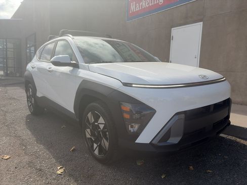 Used 2025 Hyundai Kona SEL FWD image 3