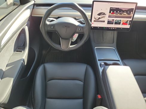 Used 2024 Tesla Model Y Long Range RWD image 14
