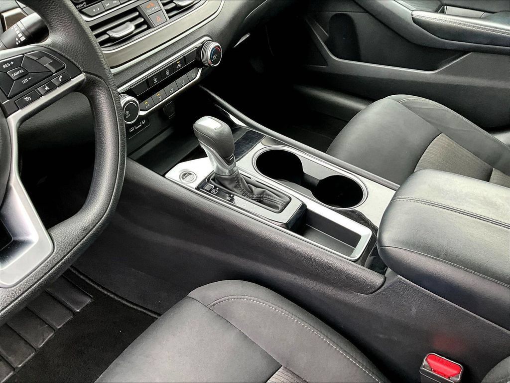 Used 2024 Nissan Altima 2.5 SV FWD image 19