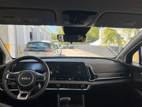 Used 2025 Kia Sportage LX image 32
