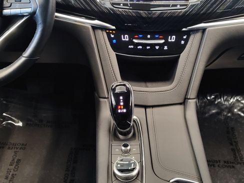 Used 2025 Cadillac XT6 Premium Luxury FWD image 23