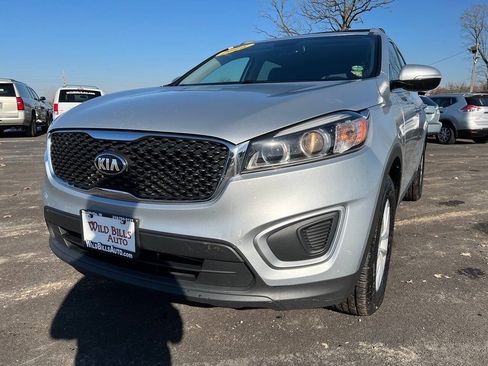 Used 2016 Kia Sorento FWD w/ LX Convenience Package image 2