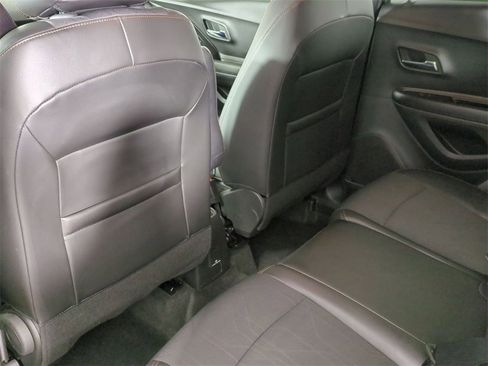 Certified 2022 Chevrolet Trax LT w/ Midnight Edition image 20