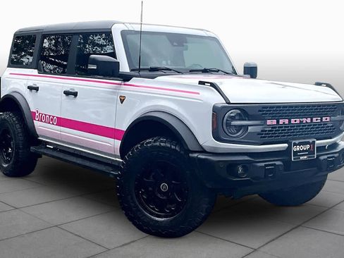 Used 2023 Ford Bronco Badlands image 3