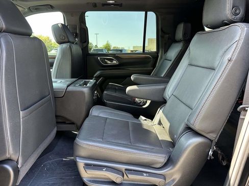 Used 2023 Chevrolet Suburban High Country AWD/4WD image 7