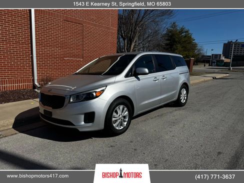 Used 2017 Kia Sedona LX image 1