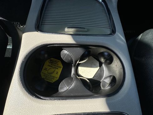 Used 2017 Dodge Grand Caravan SXT image 26