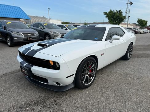 Used 2015 Dodge Challenger SRT image 3