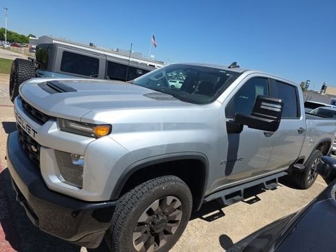 Used 2020 Chevrolet Silverado 2500 Custom w/ Custom Value Package AWD/4WD image 2