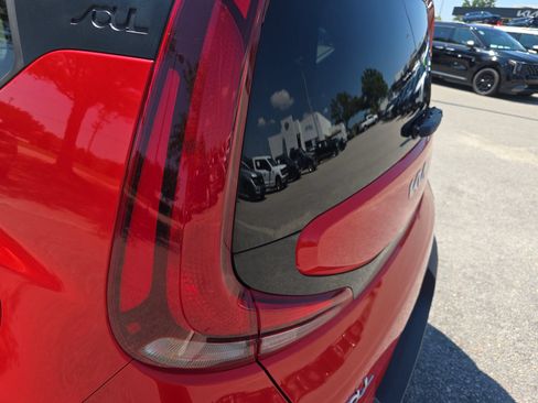 Used 2022 Kia Soul LX FWD image 32