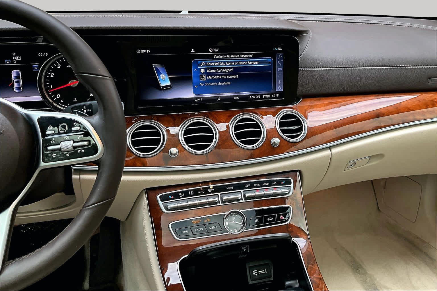 Used 2019 Mercedes-Benz E 300 4MATIC image 6
