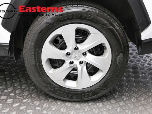 Used 2023 Toyota RAV4 LE AWD/4WD image 8