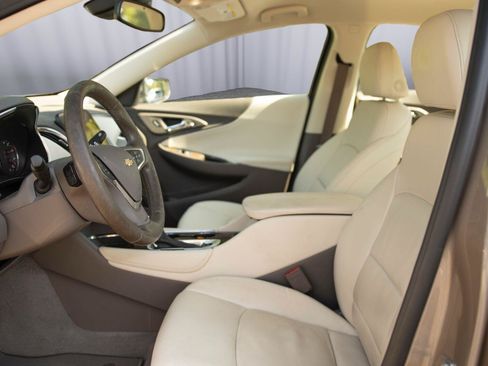 Used 2023 Chevrolet Malibu LT FWD image 2