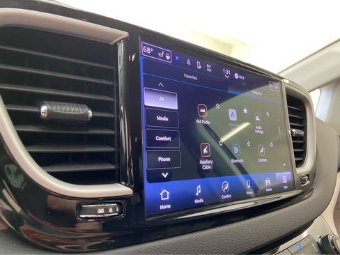 Used 2024 Chrysler Pacifica Touring-L FWD image 32