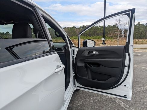 New 2026 Chrysler Pacifica Select image 57