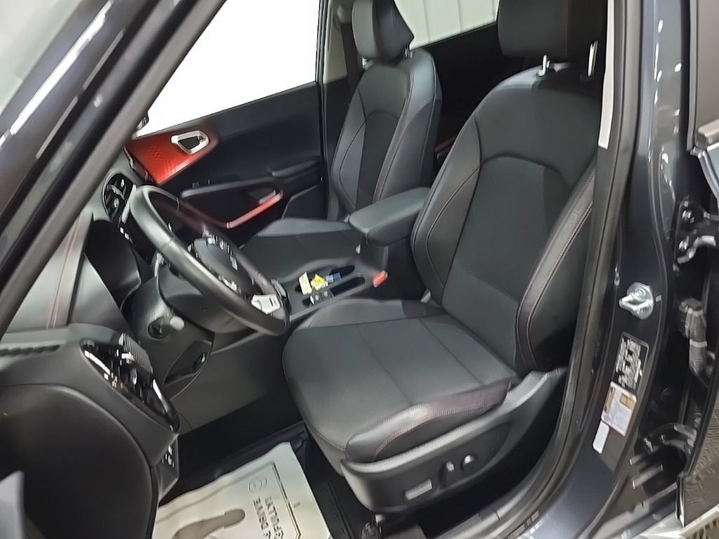Used 2025 Kia Soul GT-Line w/ GT-Line Technology Package FWD image 31