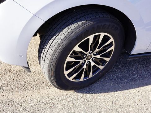 Certified 2025 Ford Expedition Platinum AWD/4WD image 13