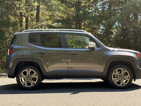 Used 2017 Jeep Renegade Limited AWD/4WD image 4