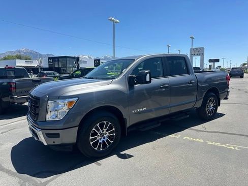 Used 2024 Nissan Titan SV w/ SV Convenience Package AWD/4WD image 6