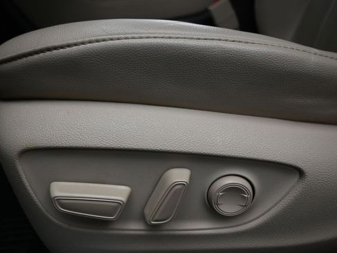 Used 2020 Toyota Highlander Limited image 10