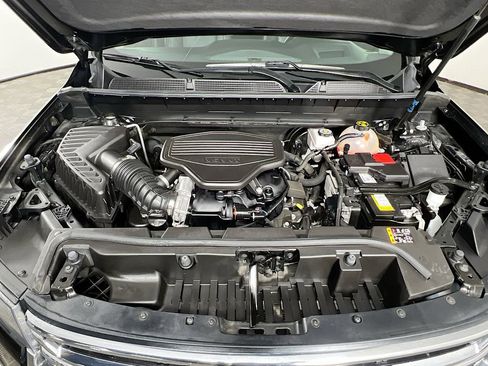 Used 2023 GMC Acadia SLT w/ Technology Package image 32