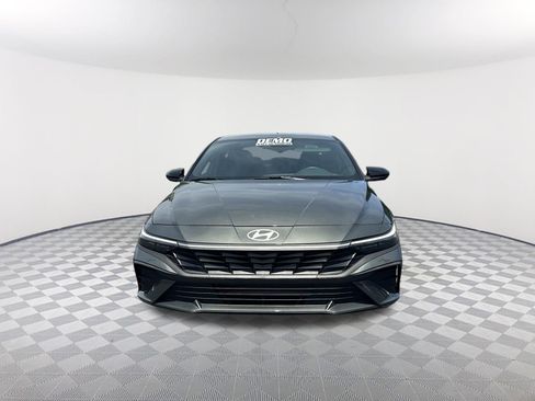 Used 2025 Hyundai Elantra Sport FWD image 2