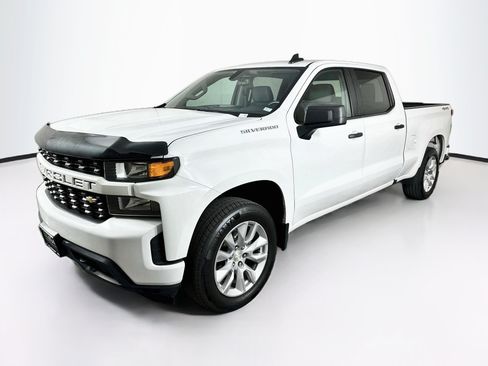 Used 2019 Chevrolet Silverado 1500 Custom w/ Custom Value Package AWD/4WD image 3