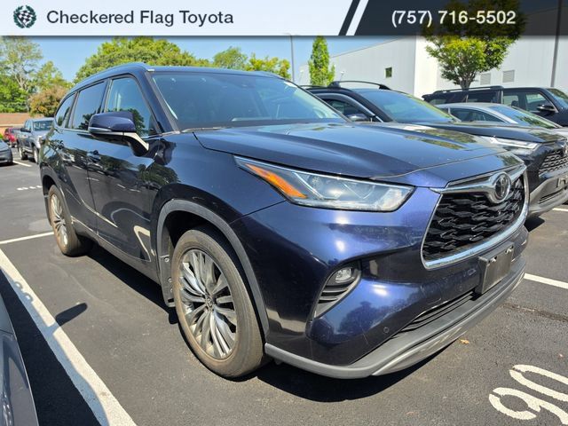 Used 2024 Toyota Highlander Platinum AWD/4WD image 3