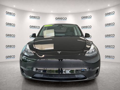 Used 2023 Tesla Model Y 2WD image 2
