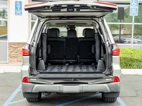 Used 2021 Lexus LX 570 4WD w/ Luxury Package image 24