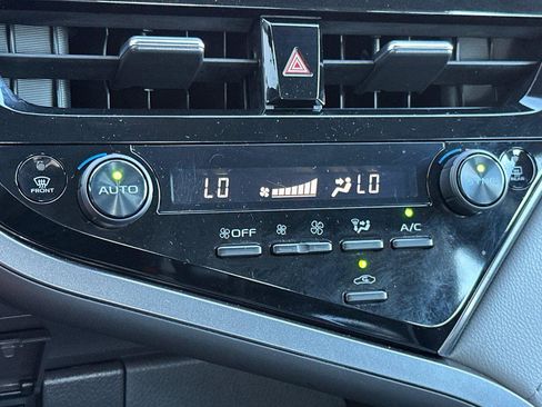 Used 2022 Toyota Camry LE image 19