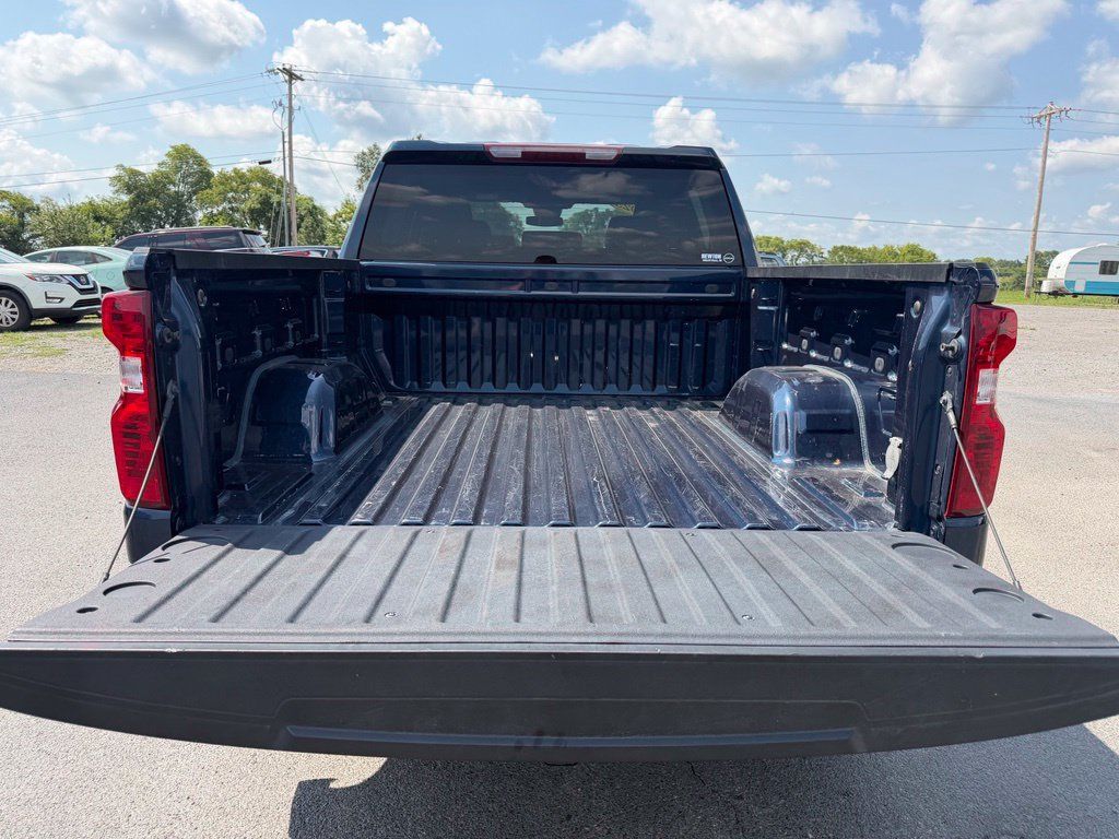 Used 2023 Chevrolet Silverado 1500 LT AWD/4WD image 32