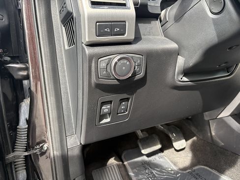 Certified 2019 Ford F150 Platinum w/ FX4 Off-Road Package AWD/4WD image 30