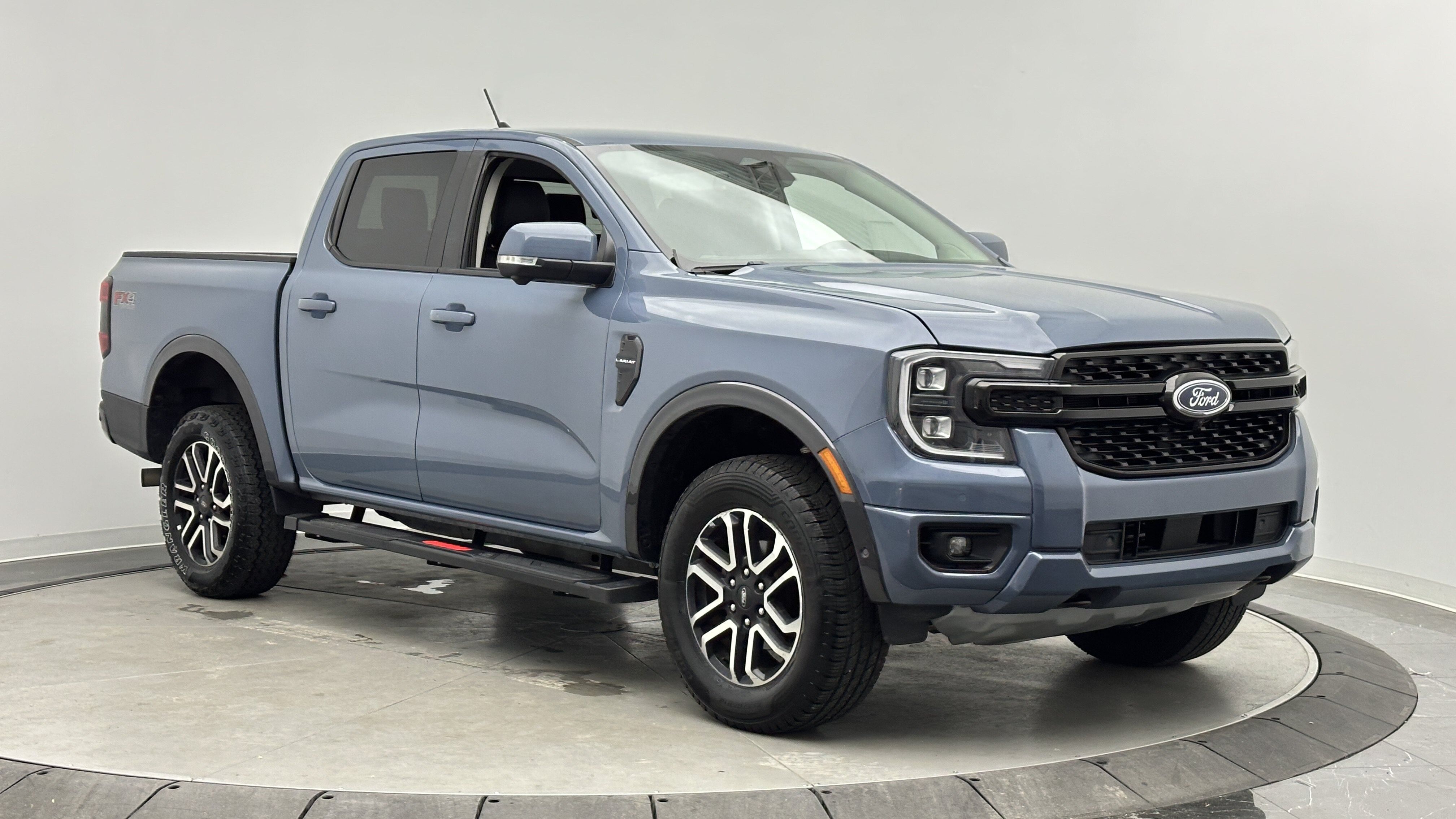 Used 2024 Ford Ranger Lariat w/ FX4 Off-Road Package AWD/4WD image 3