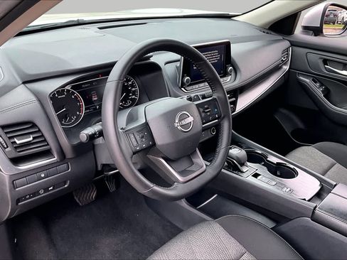 Certified 2025 Nissan Rogue SV FWD image 16