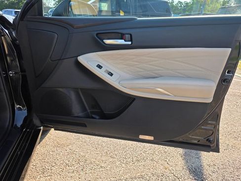 Used 2019 Toyota Avalon Limited w/ All Weather Liner Package FWD image 8