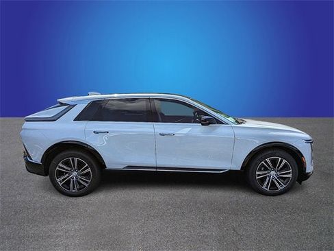 New 2026 Cadillac Lyriq Luxury image 6