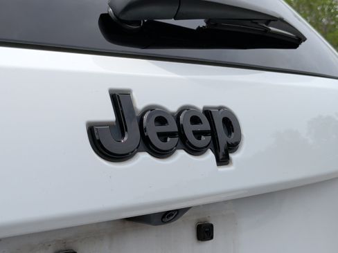 Used 2017 Jeep Grand Cherokee Summit AWD/4WD image 13