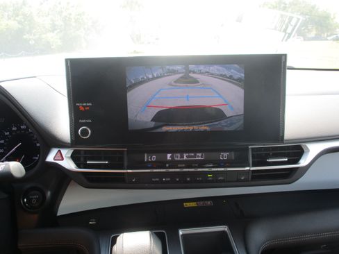 Used 2025 Toyota Sienna XLE FWD image 14