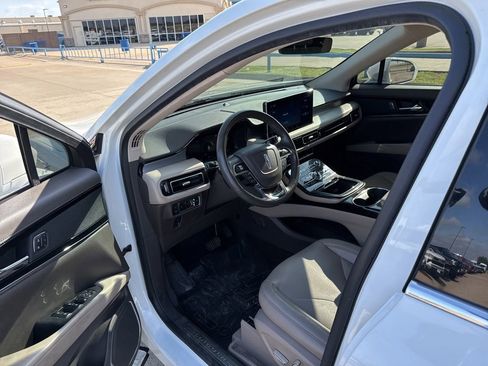 Used 2022 Lincoln Nautilus FWD w/ Premium Package image 20