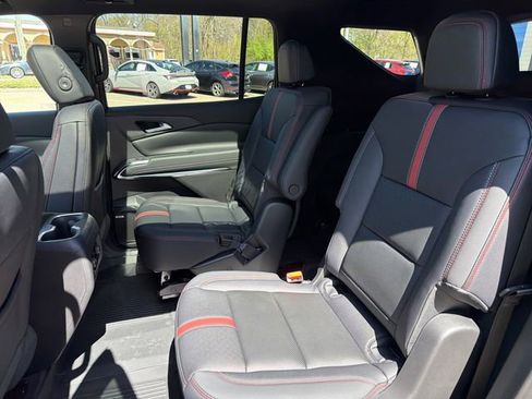 New 2026 Chevrolet Traverse RS w/ LPO, Floor Liner Package AWD/4WD image 10