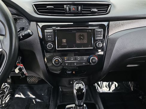 Used 2021 Nissan Rogue Sport S image 19