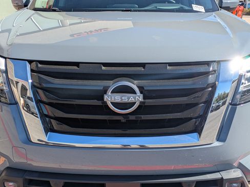 Used 2022 Nissan Pathfinder Platinum w/ Cargo Package FWD image 9