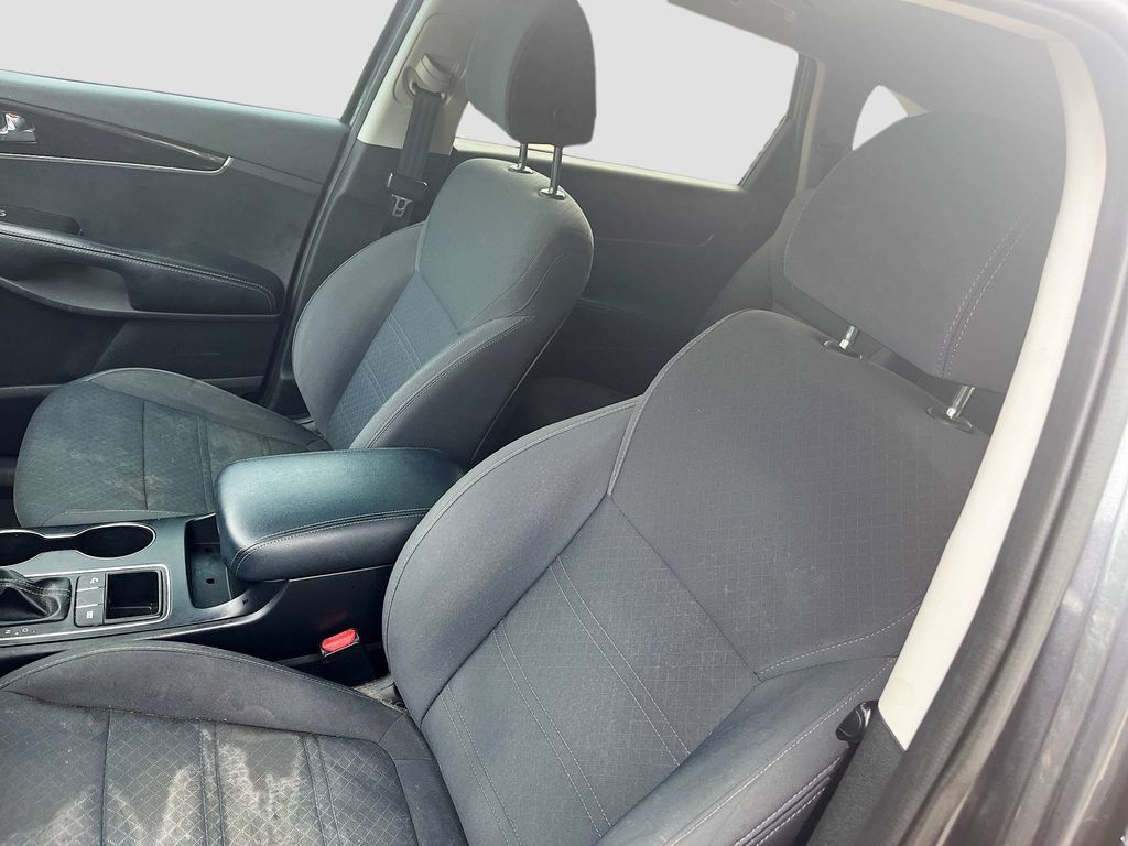 Used 2019 Kia Sorento S FWD image 18