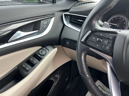 Used 2022 Buick Enclave Essence w/ Experience Buick Package FWD image 19