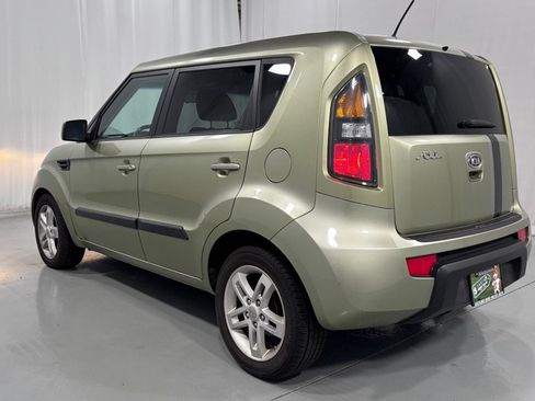 Used 2011 Kia Soul + FWD image 7