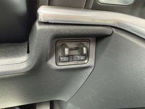 Used 2025 Ford Expedition Platinum image 22