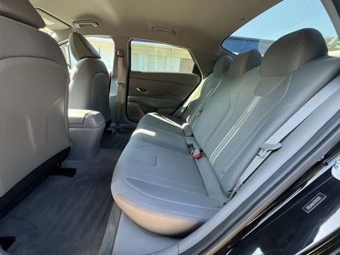 Used 2023 Hyundai Elantra SEL FWD image 34