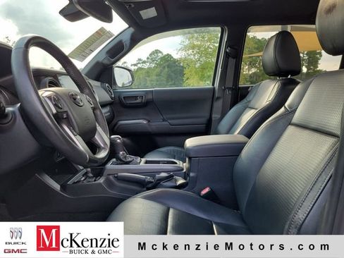 Used 2021 Toyota Tacoma TRD Off-Road w/ TRD Premium Off Road Package AWD/4WD image 5